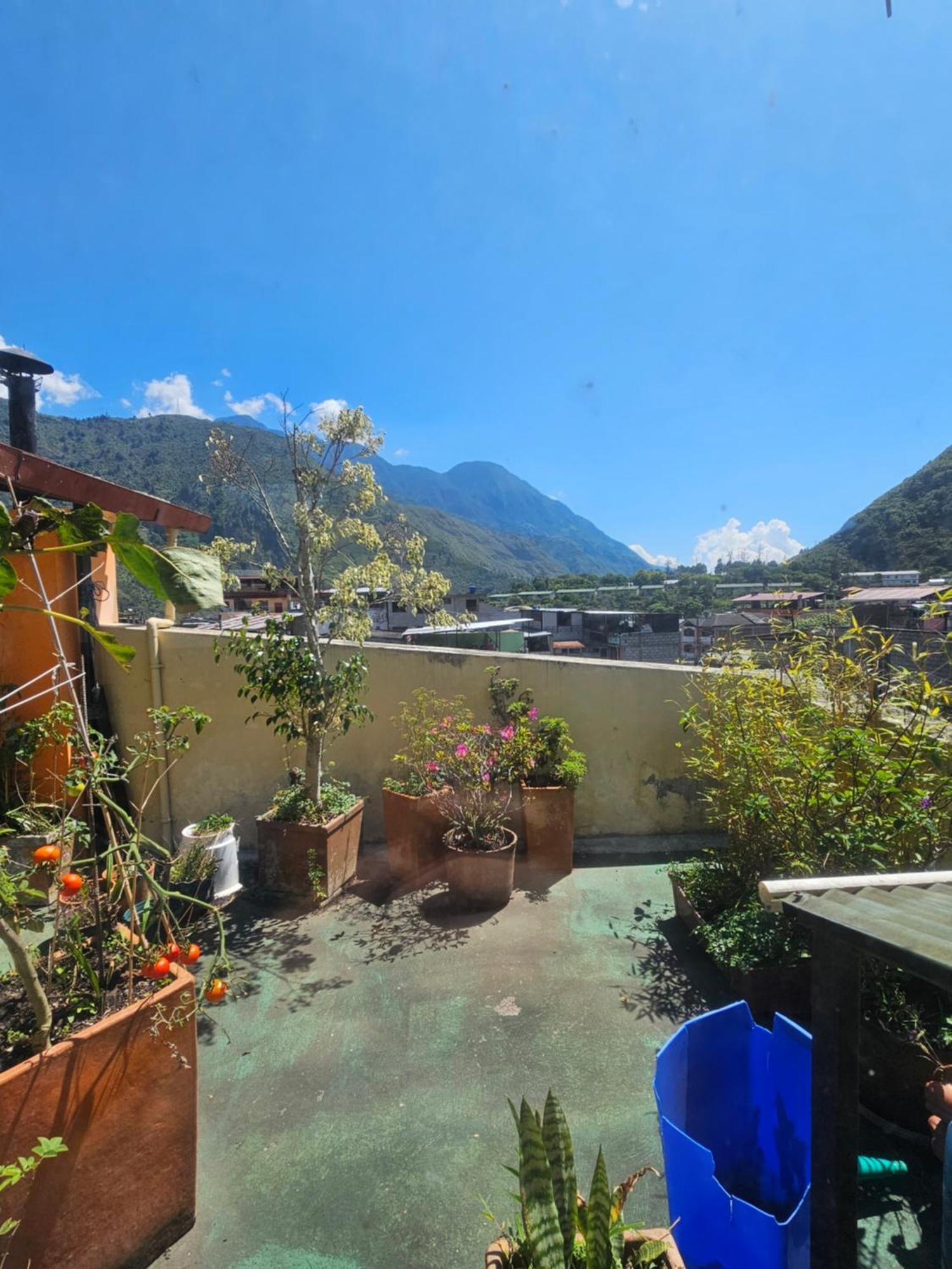 Mayra'S Apartments And Spanish School Banos  Exterior photo